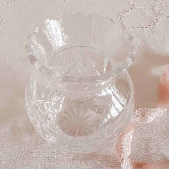 Vintage Mini Glass Flower Vase - Picture 4 of 6